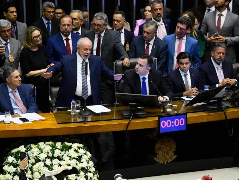 Lula critica fim da reeleição; senadores defendem equilíbrio e citam Bolsonaro