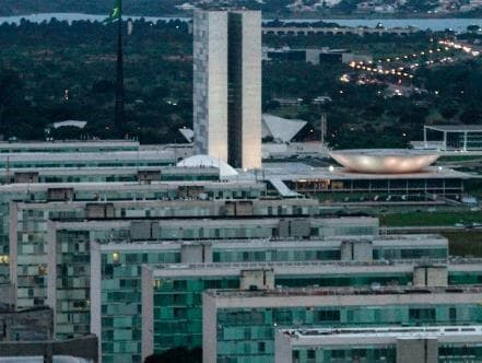 Haddad cobra votação do fim dos supersalários: "Começar pelo andar de cima"