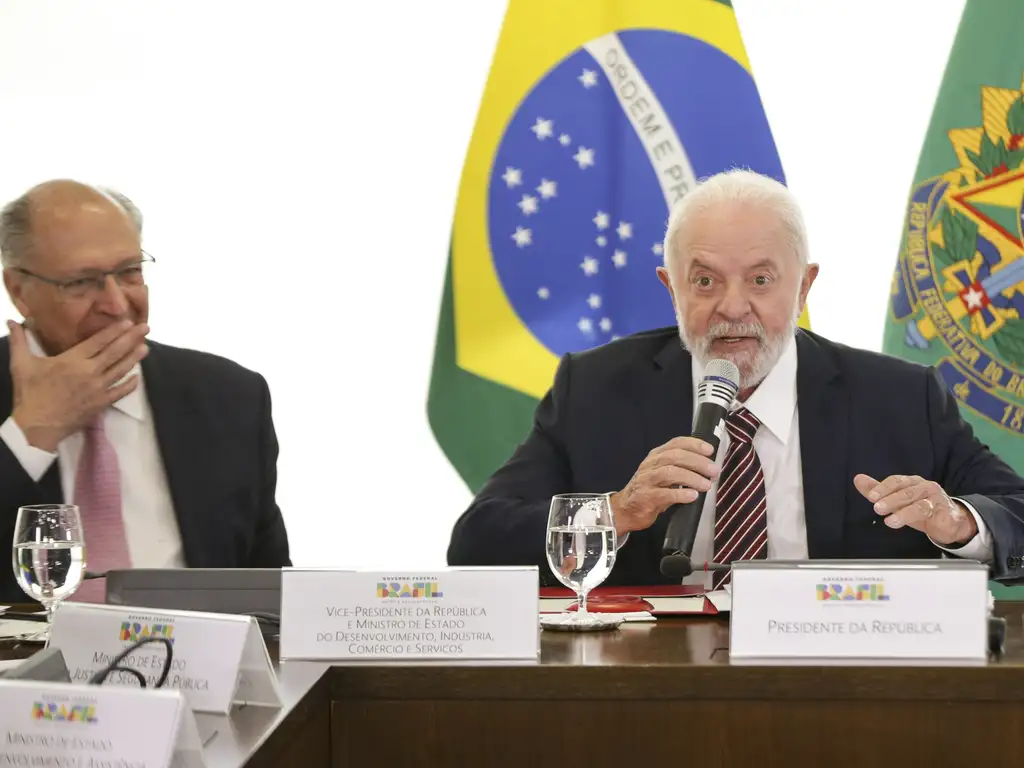 Ser a nona economia mundial não é motivo de orgulho, diz Lula