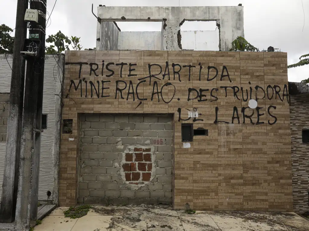 A gigante do plástico e a destruição socioambiental no litoral brasileiro