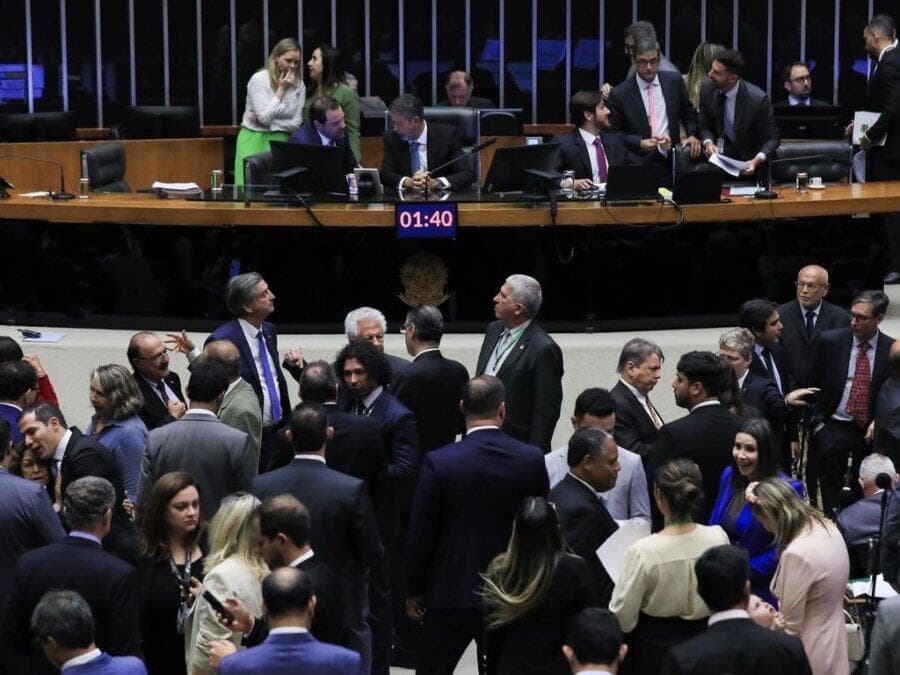 30 deputados participaram de todas as sessões de 2023. Veja lista