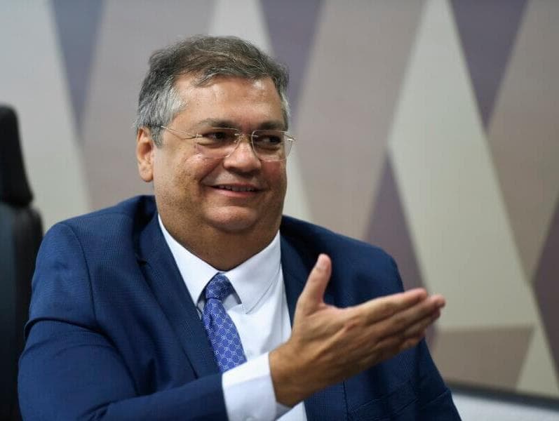 Dino é aprovado pela CCJ após dez horas de sabatina