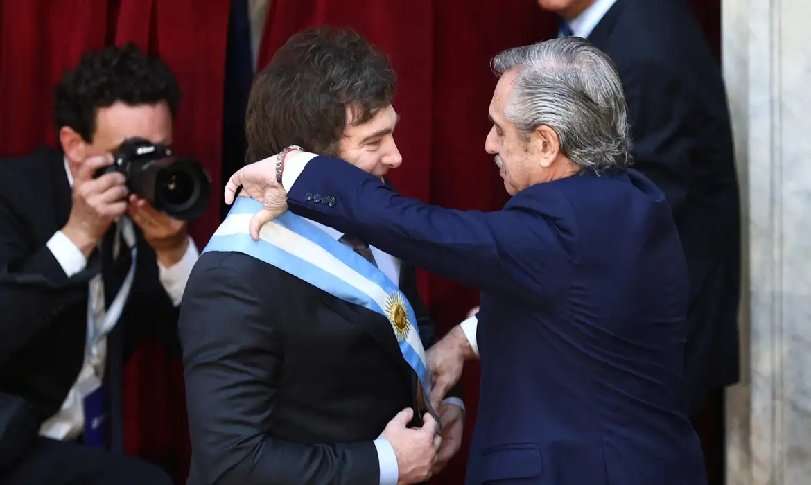 Javier Milei toma posse como presidente da Argentina