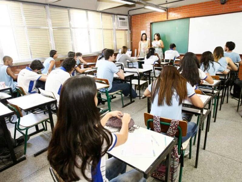 Depois de ataques, Congresso aprova política de saúde mental nas escolas