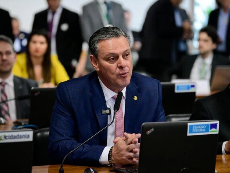 Ministro Fávaro reassume temporariamente no Senado para dar voto ao governo