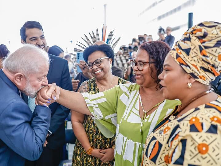 Lula assina pacote de medidas voltadas para a comunidade negra