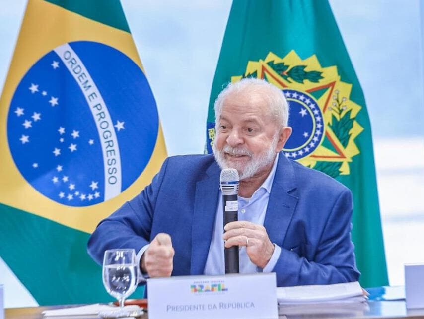 A ministros, Lula afirma que não quer "repetir possíveis equívocos"