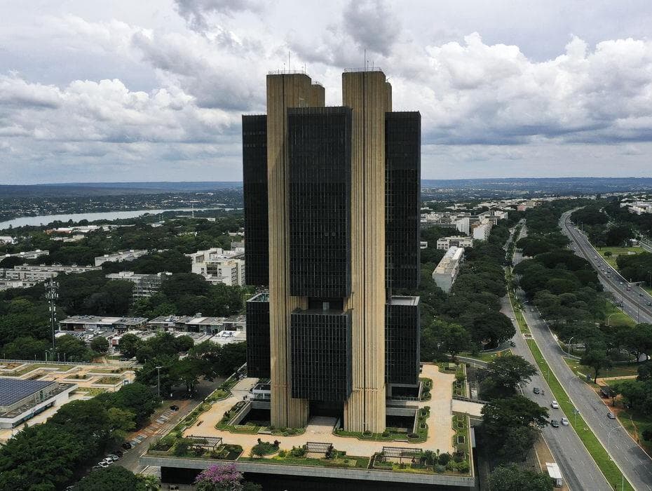 Servidores do BC organizam protesto para quarta-feira e cogitam greve