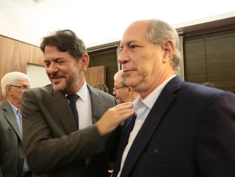 Briga entre irmãos Cid e Ciro Gomes mancha encontro do PDT no Rio