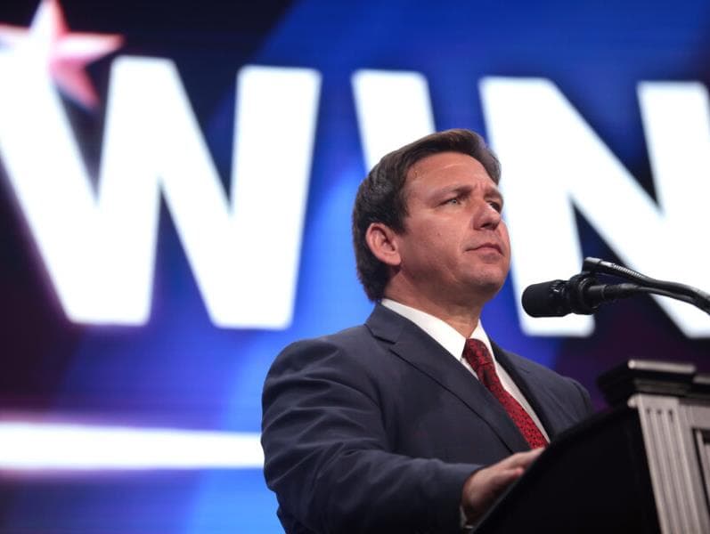 Por que você precisa saber quem é Ron DeSantis