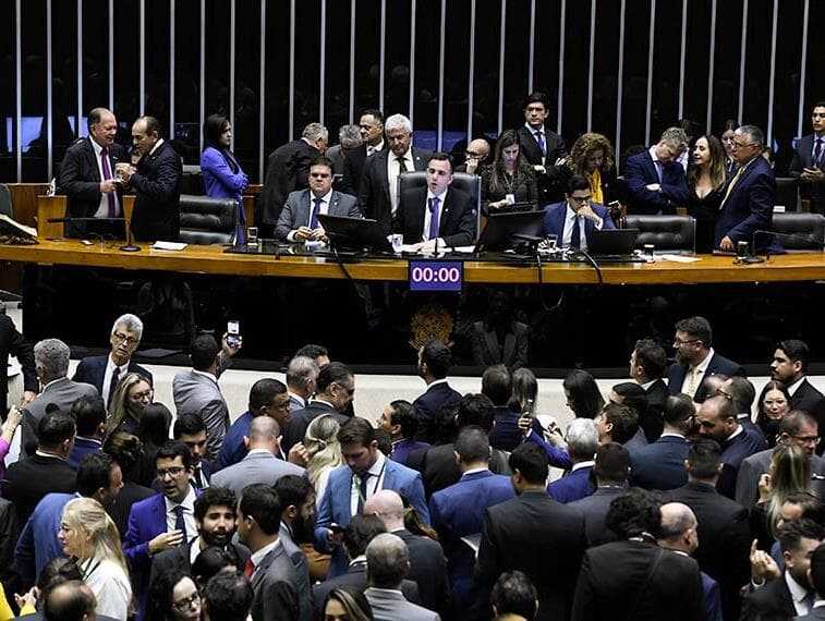 Oposição suspende obstrução no Congresso após reunião com Pacheco