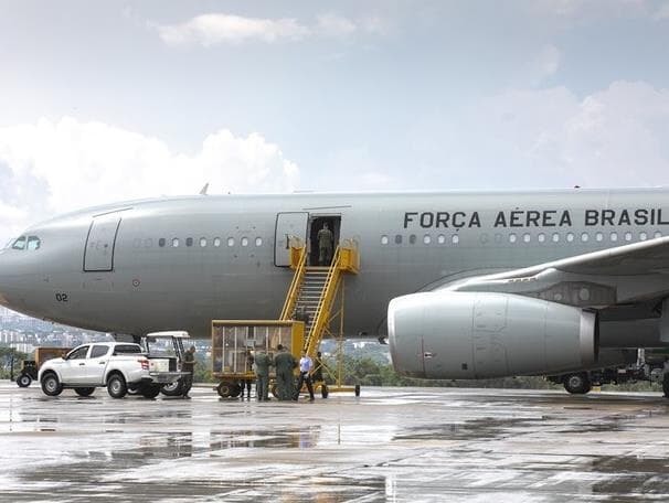 Mais 215 brasileiros embarcam em Israel; governo envia sétimo avião para resgate