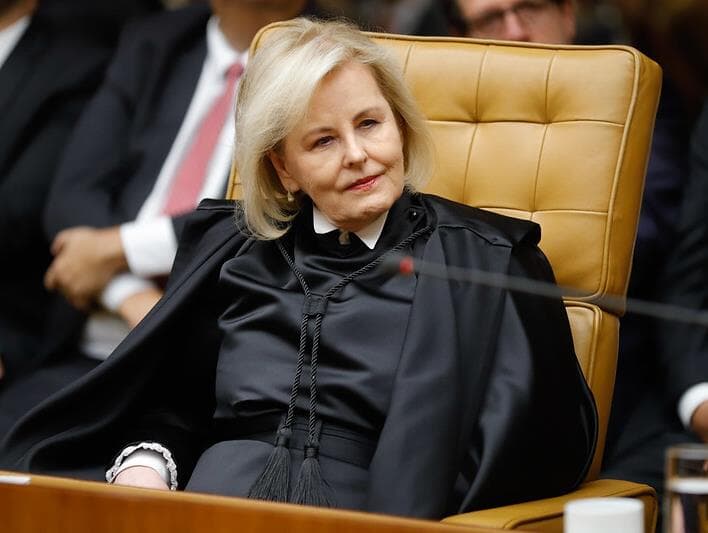 Poucas horas após deixar a presidência do STF, Rosa Weber se aposenta