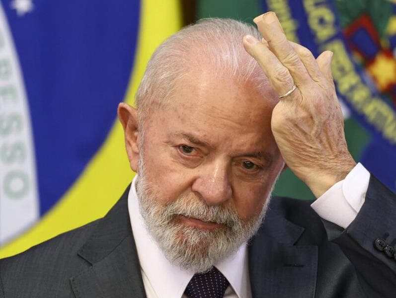 Lula sofre acidente doméstico e cancela viagem à Rússia