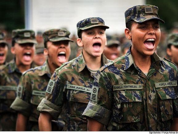 Governo assina decreto que permite alistamento militar feminino voluntário