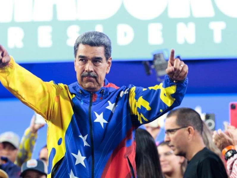 Conselho eleitoral da Venezuela anuncia reeleição de Maduro; oposição alega fraude e contesta resultado