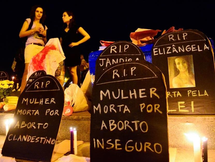 Entenda o projeto que dá até 20 anos de prisão para mulher estuprada que abortar