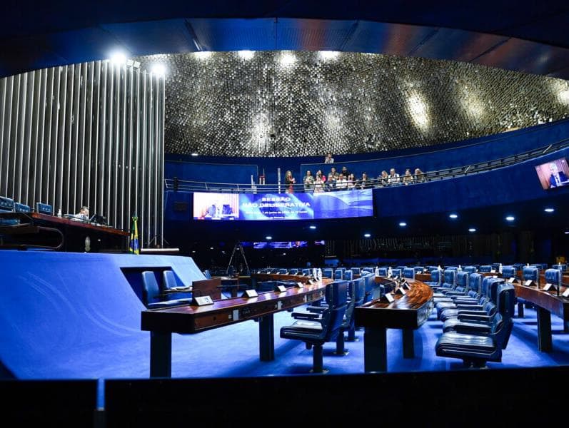 Senado vai votar política estudantil e Câmara segue em compasso de espera