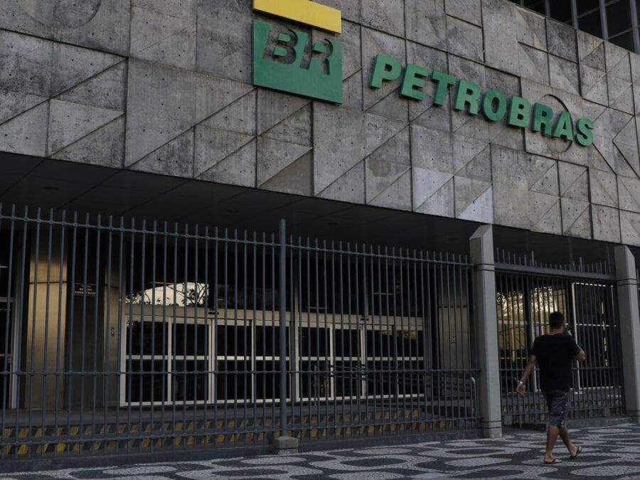 Petrobras anuncia liberação de metade dos dividendos extraordinários