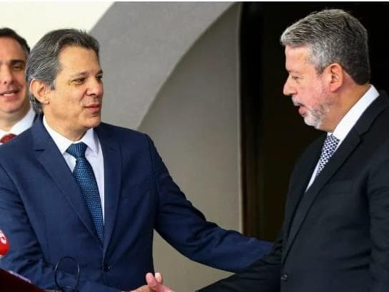 Haddad entrega regulamentação da reforma tributária ao Congresso