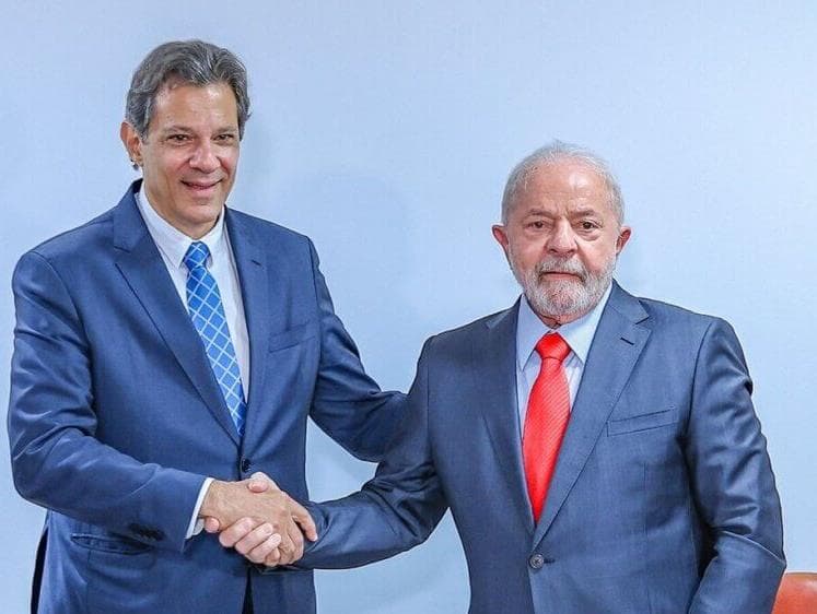 Mercado financeiro desconfia de Lula, mas aposta em Haddad, mostra pesquisa