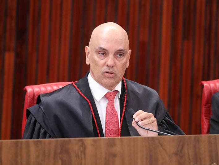 Alexandre de Moraes defende punição a big techs por conteúdos falsos