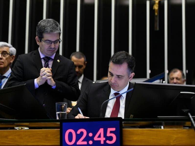 Análise de vetos ao Orçamento devem ficar para depois de fevereiro, diz Randolfe