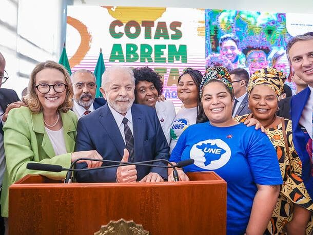 "As cotas são atitude contra o racismo", diz deputada autora da lei