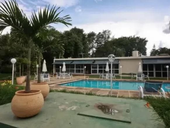 Câmara gasta cerca de R$ 100 mil com móveis para piscina e jardim na casa de Lira