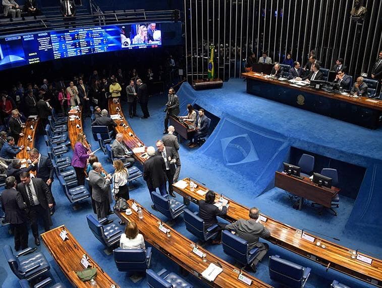 Senado aprova retomada de obras paradas e prioridade para Correios em órgãos federais