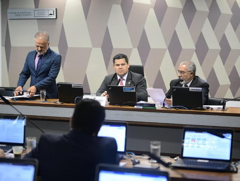 CCJ do Senado aprova regras para decisões individuais no STF