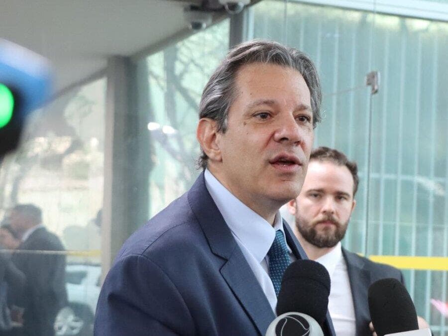 Haddad defende revisão de concursos públicos