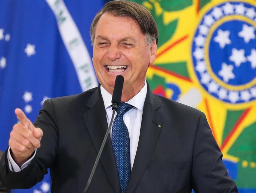 Bolsonaro e Michelle silenciam sobre joias sauditas diante da PF