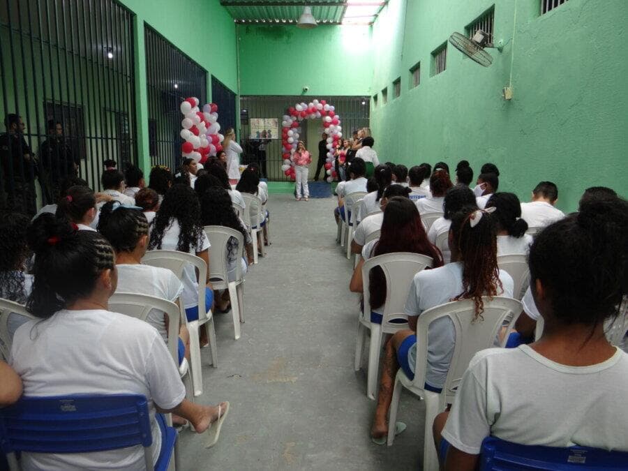 Comissão aprova PL que obriga penitenciária feminina oferecer produtos de higiene