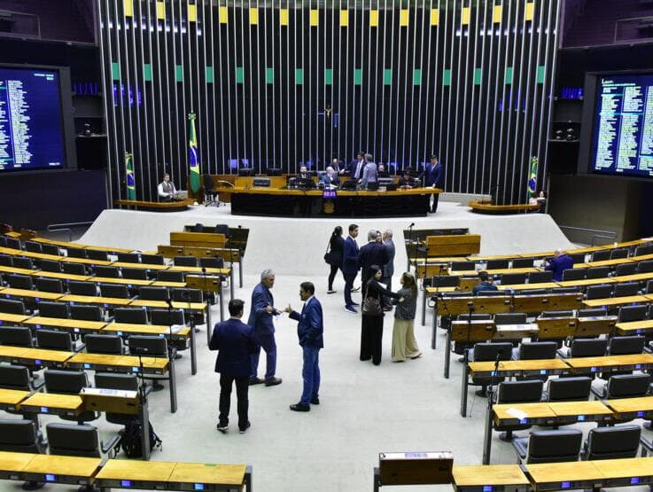 STF dá prazo para Congresso atualizar número de deputados por estado