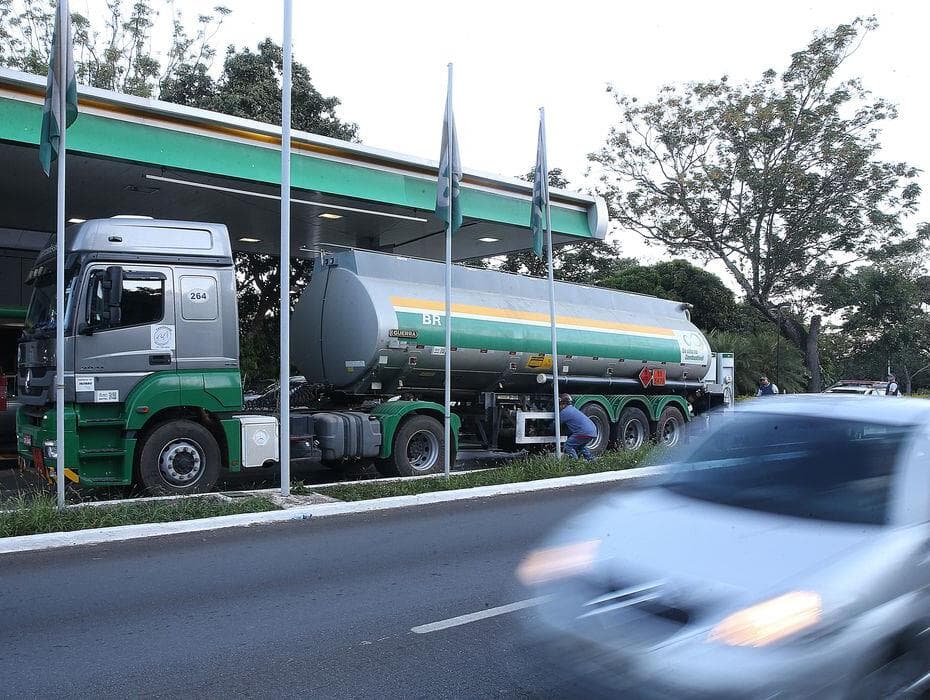 Petrobras aumenta preço da gasolina em R$ 0,41 e do diesel em R$ 0,78