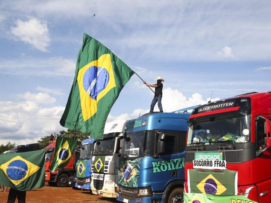 Maioria dos ônibus de 8 de janeiro veio do Sul ou do Sudeste, diz relatório da Abin