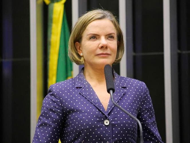 Gleisi Hoffmann volta a defender revisão da reforma trabalhista