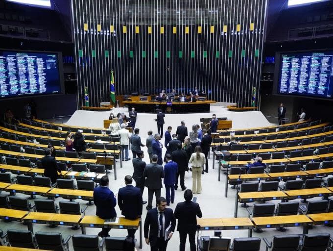 PL tem oito entre os 20 deputados com mais gastos no primeiro semestre