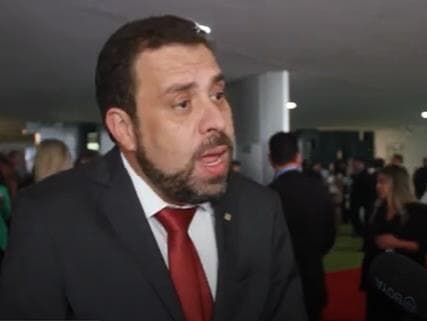 Psol votará favorável à reforma tributária, afirma Guilherme Boulos