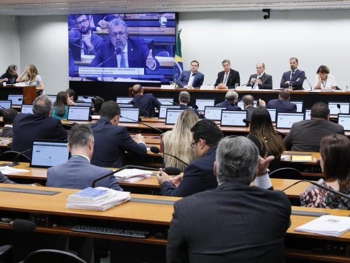 Líderes do centrão discutem apoio ao PL do Carf e reforma tributária