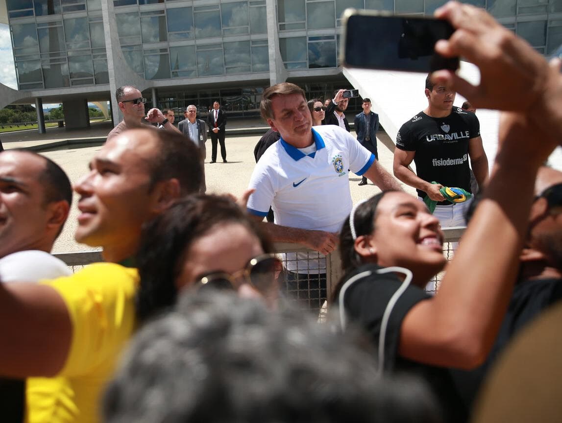 Bolsonaristas manifestam discordância com decisão do TSE