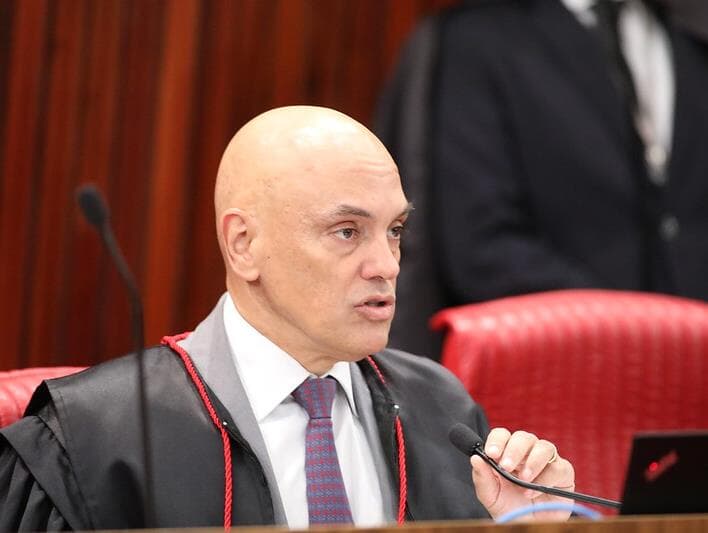 Alexandre de Moraes nega pedido para soltar Mauro Cid