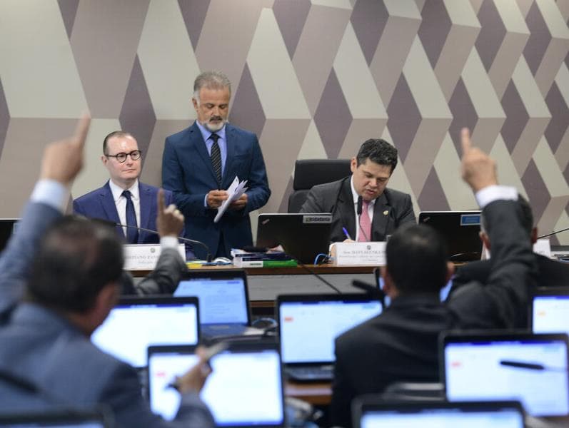 Respondendo Moro, Zanin defende o uso de provas ilícitas em favor do réu