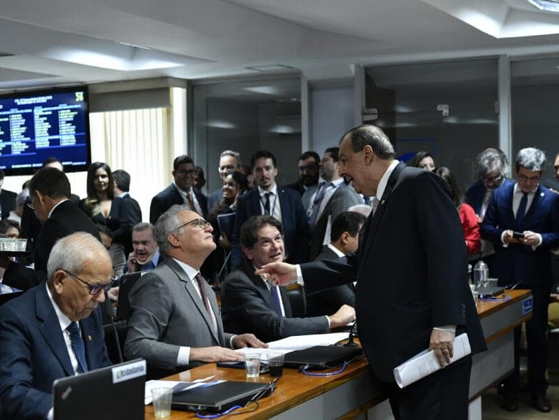 Relator retira Fundo Constitucional do arcabouço fiscal