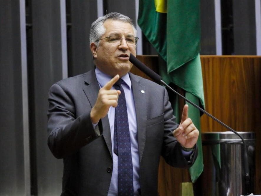 Vice-presidente do PT defende poder para Padilha sobre emendas