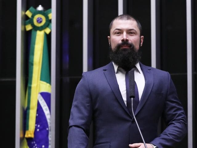 Deputado exalta participação de avô no Exército de Hitler; Instituto Brasil-Israel repudia