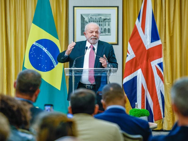 Band se retrata e corrige informação sobre diária de Lula em Londres