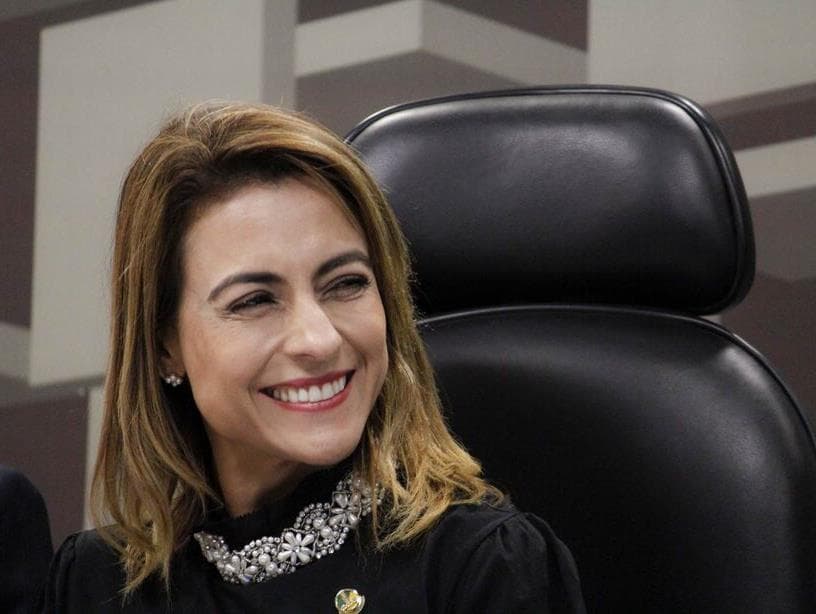 Soraya Thronicke recebe alta de UTI, e segue tratamento de casa