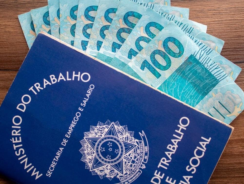 Diretriz orçamentária do governo prevê salário mínimo de R$ 1.389 em 2024